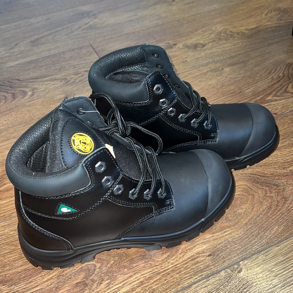Tiger safety women’s black work boots. US 9.